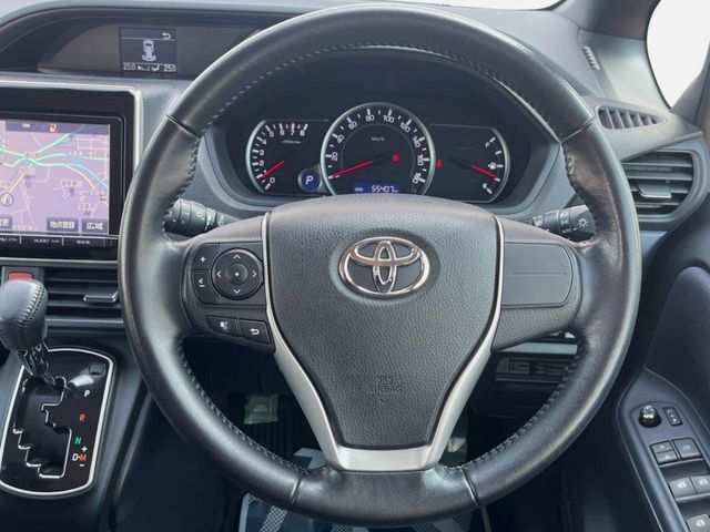 Toyota NOAH 2015-05 3678115-11