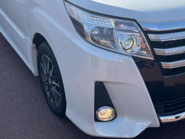 Toyota NOAH 2015-05 3678115-12