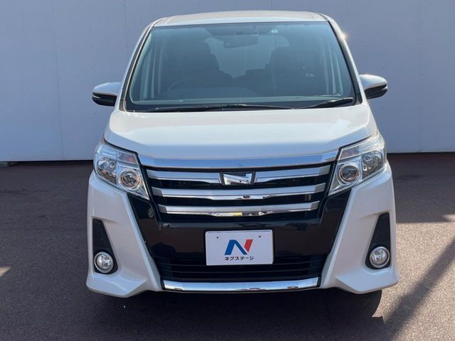 Toyota NOAH 2015-05 3678115-14