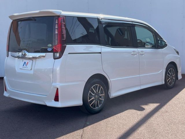 Toyota NOAH 2015-05 3678115-16