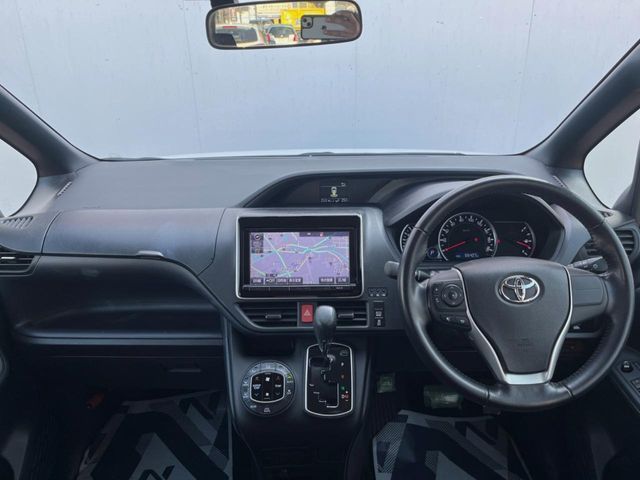 Toyota NOAH 2015-05 3678115-1