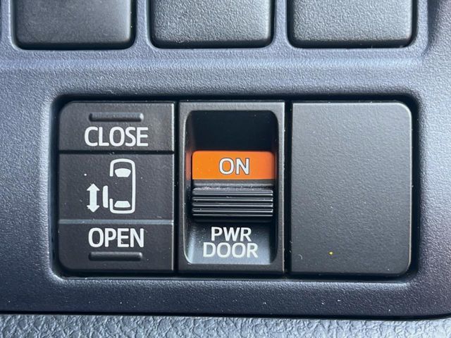 Toyota NOAH 2015-05 3678115-4