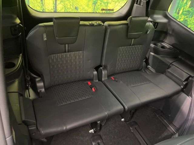 Toyota NOAH 2022-11 3678038-9
