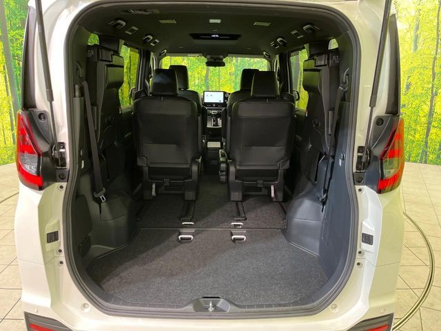 Toyota NOAH 2022-11 3678038-10
