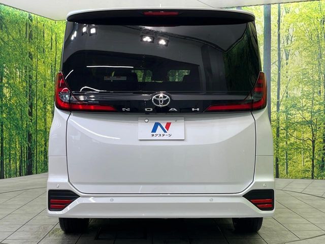Toyota NOAH 2022-11 3678038-15