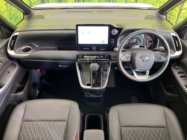 Toyota NOAH 2022-11 3678038-1
