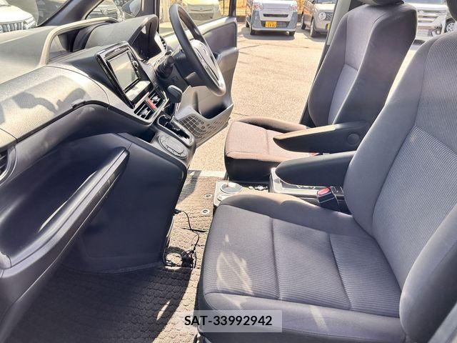 Toyota NOAH 2016-10 4046313-11