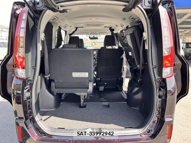 Toyota NOAH 2016-10 4046313-13