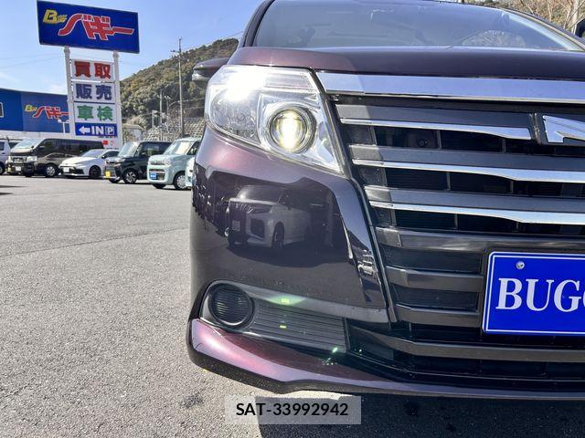Toyota NOAH 2016-10 4046313-16