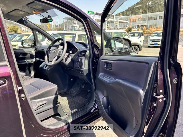 Toyota NOAH 2016-10 4046313-23