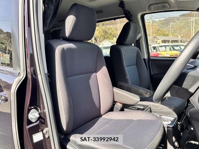 Toyota NOAH 2016-10 4046313-25
