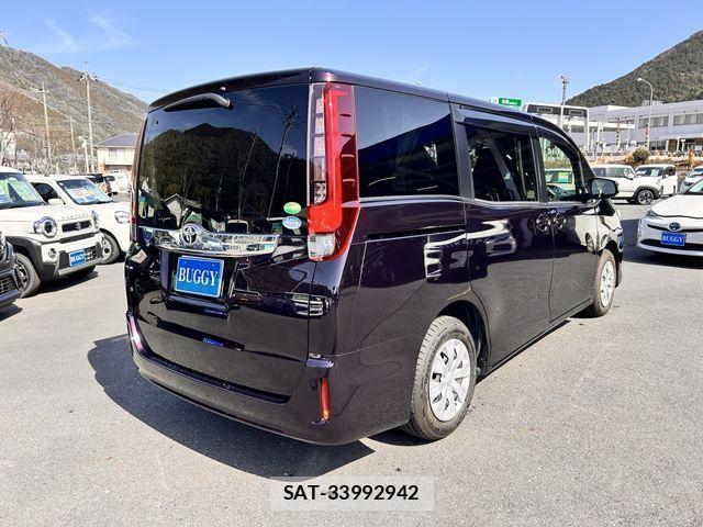 Toyota NOAH 2016-10 4046313-2