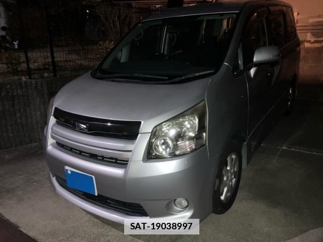 Toyota NOAH 2010-04 4422665-0