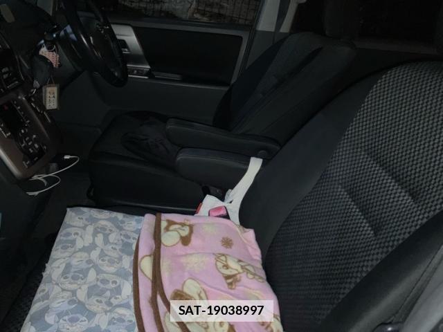 Toyota NOAH 2010-04 4422665-9