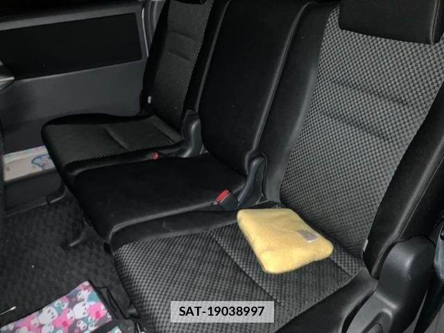 Toyota NOAH 2010-04 4422665-11