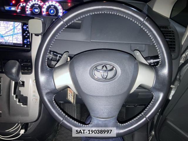 Toyota NOAH 2010-04 4422665-15
