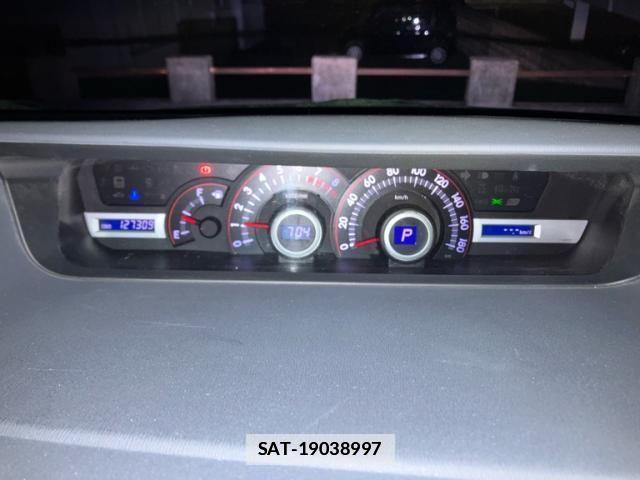 Toyota NOAH 2010-04 4422665-17