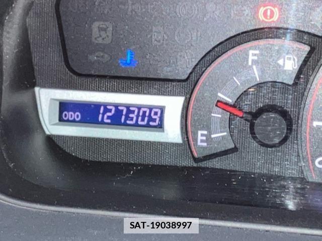 Toyota NOAH 2010-04 4422665-18