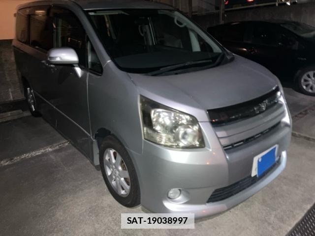 Toyota NOAH 2010-04 4422665-1