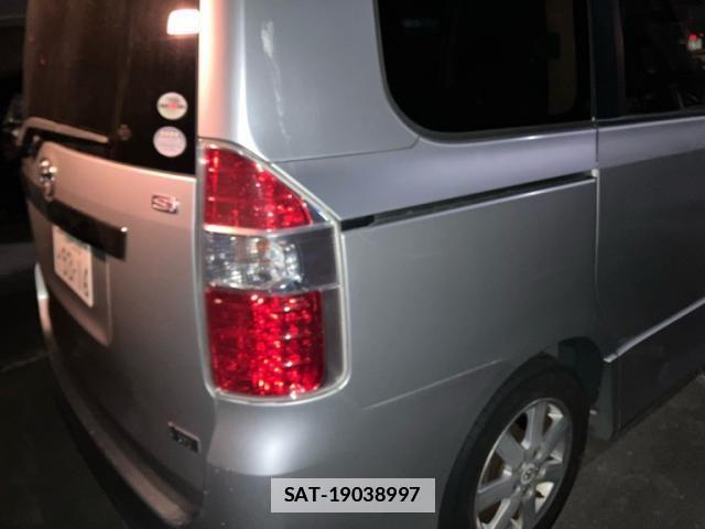 Toyota NOAH 2010-04 4422665-4