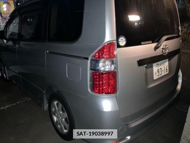 Toyota NOAH 2010-04 4422665-6