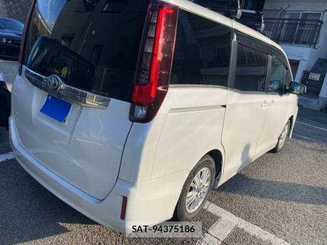 Toyota NOAH 2015-09 4598015-2