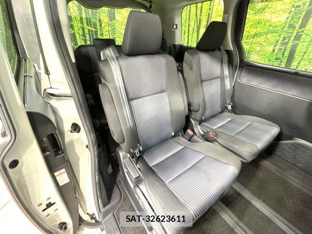 Toyota NOAH 2014-03 4597995-8
