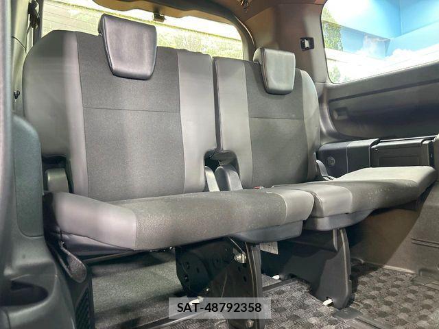 Toyota NOAH 2019-10 4756172-9