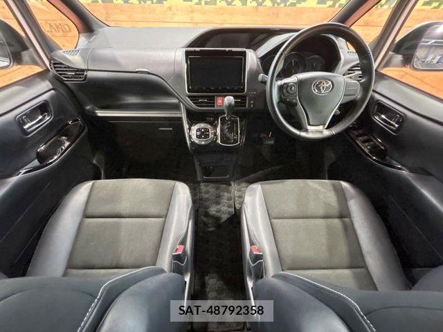 Toyota NOAH 2019-10 4756172-1