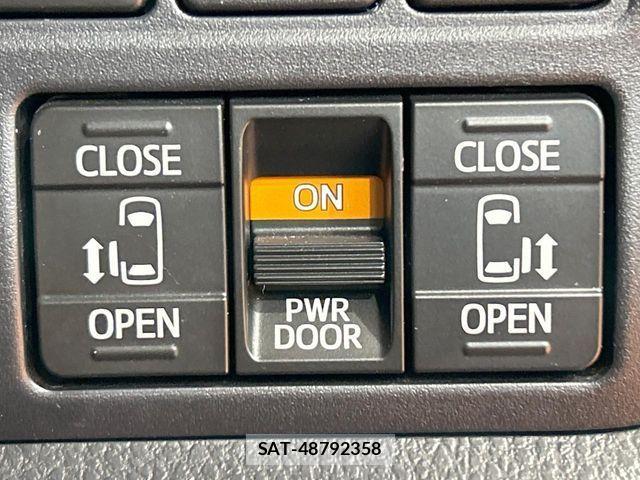 Toyota NOAH 2019-10 4756172-5