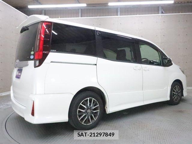 Toyota NOAH 2015-03 4973206-1