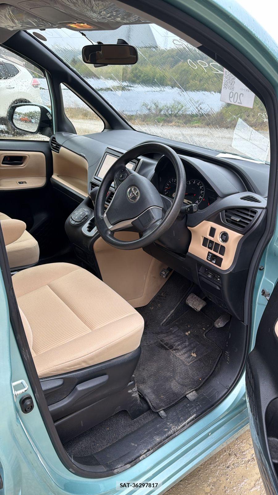 Toyota NOAH 2015 4209826-11