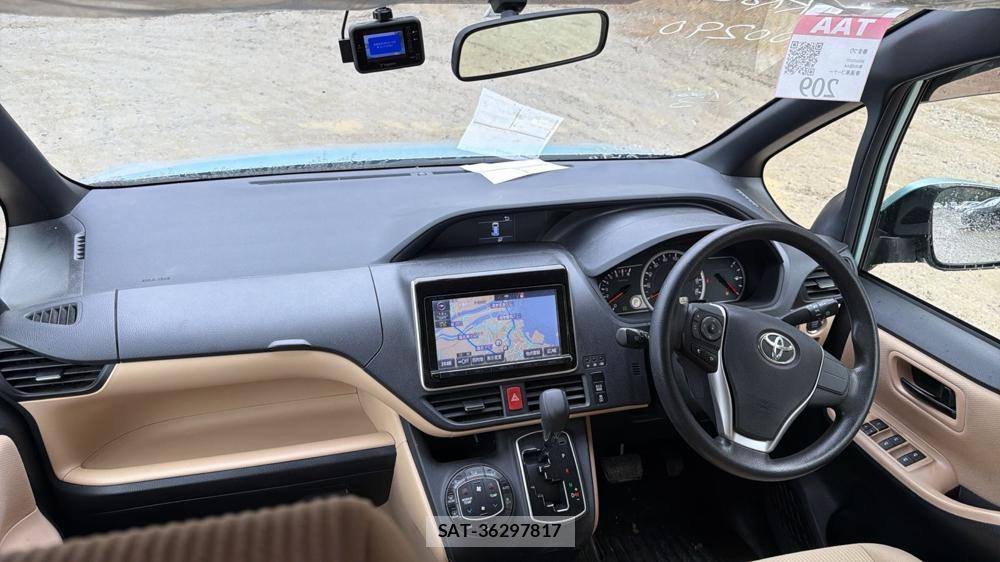 Toyota NOAH 2015 4209826-12