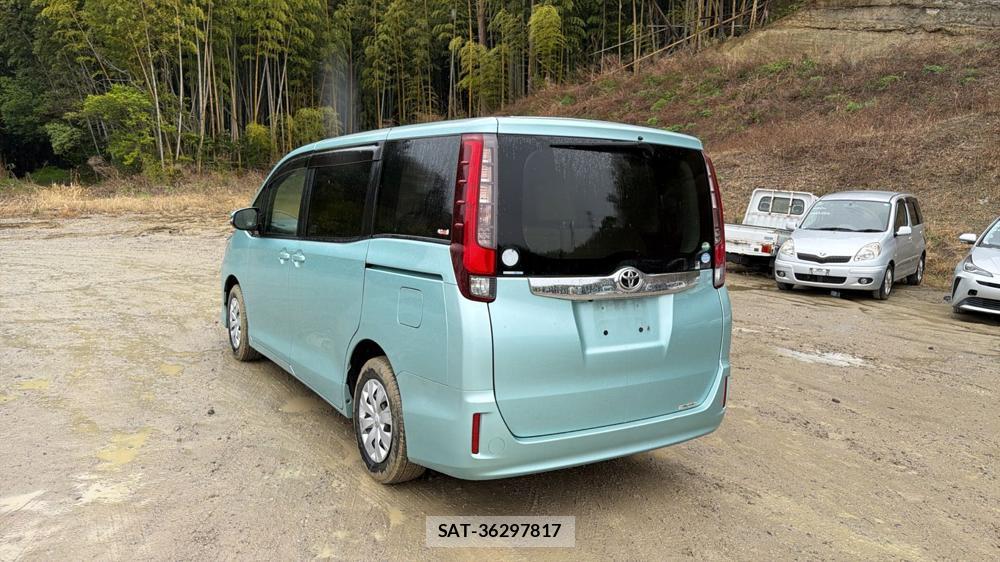 Toyota NOAH 2015 4209826-2