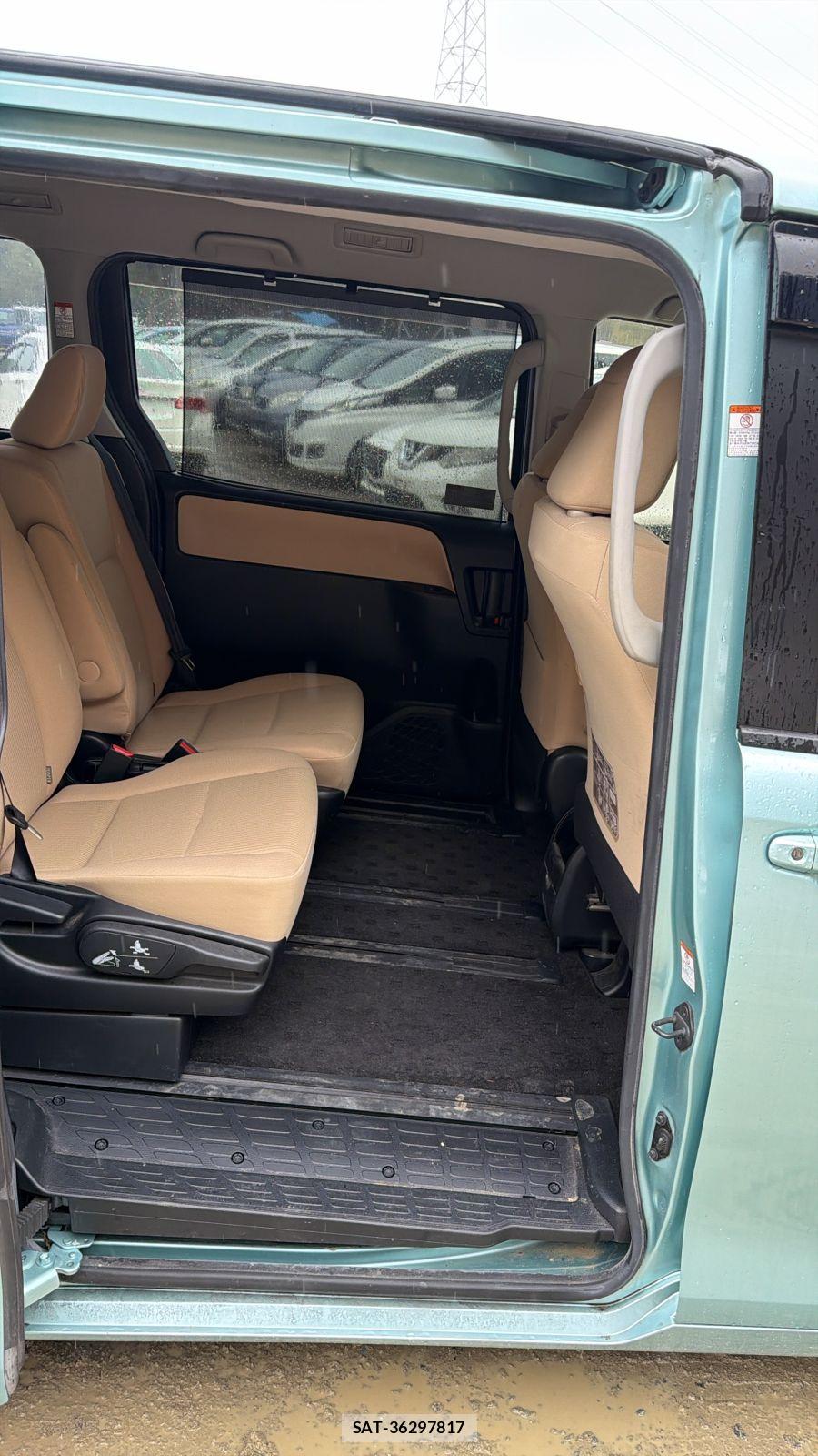 Toyota NOAH 2015 4209826-8