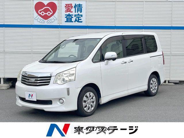 Toyota NOAH 2011-11 5874116-0