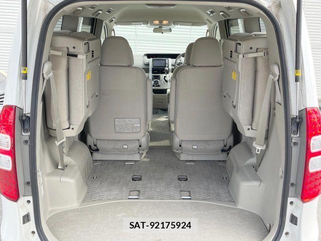 Toyota NOAH 2011-11 5874116-9