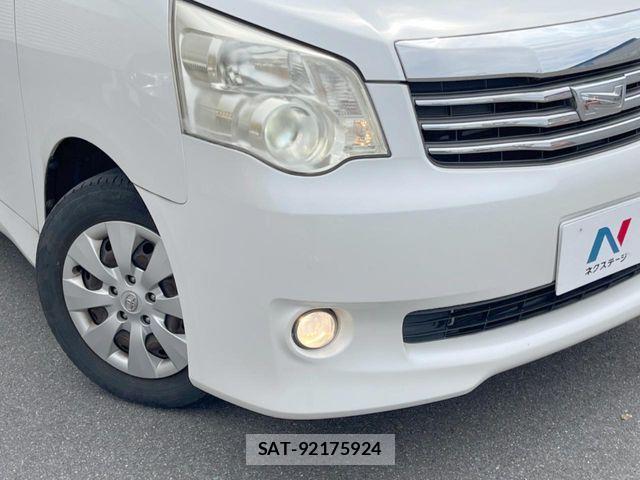 Toyota NOAH 2011-11 5874116-11