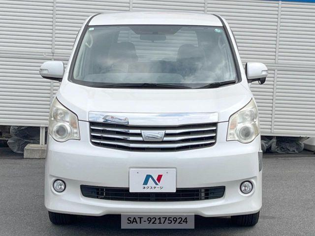 Toyota NOAH 2011-11 5874116-13