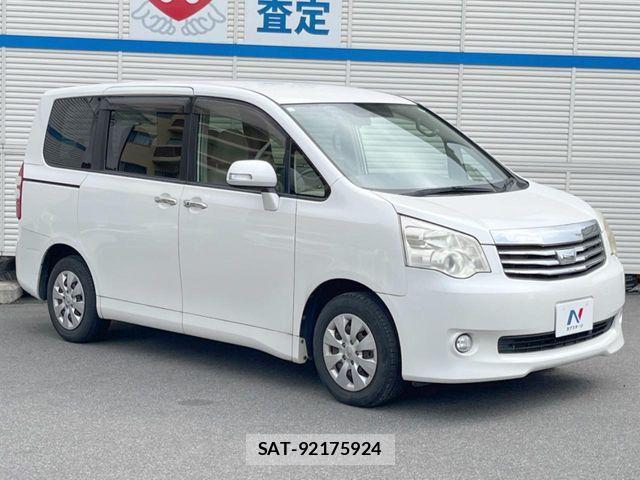 Toyota NOAH 2011-11 5874116-15
