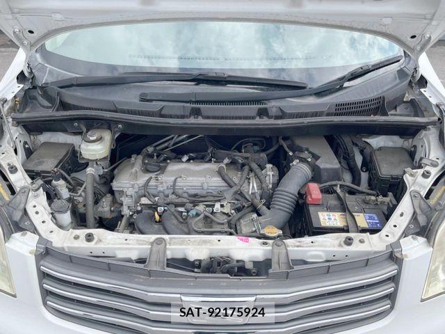 Toyota NOAH 2011-11 5874116-17