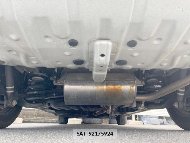 Toyota NOAH 2011-11 5874116-18