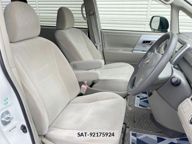 Toyota NOAH 2011-11 5874116-6