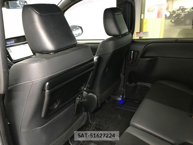 Toyota NOAH 2021-02 5874039-11