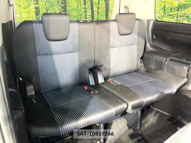 Toyota NOAH 2014-03 5874111-9