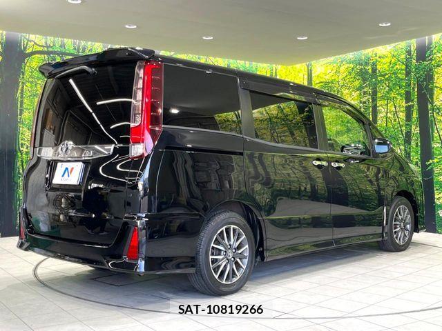Toyota NOAH 2014-03 5874111-17