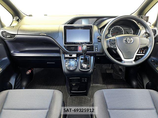 Toyota NOAH 2015-12 5874110-1