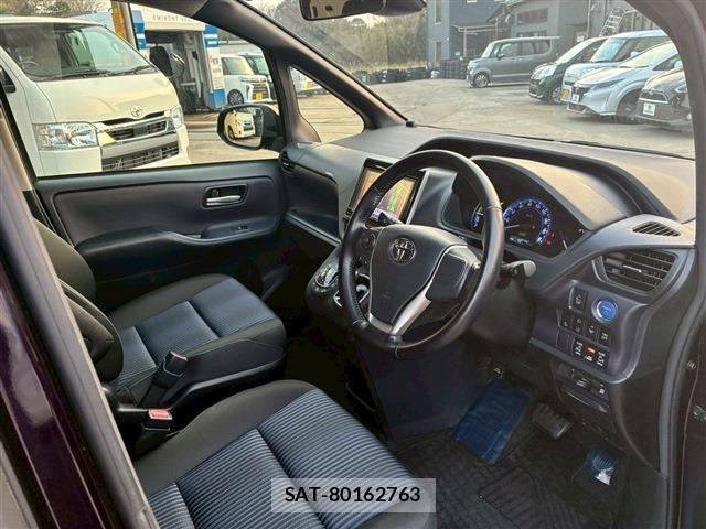Toyota NOAH 2016-08 5874098-15