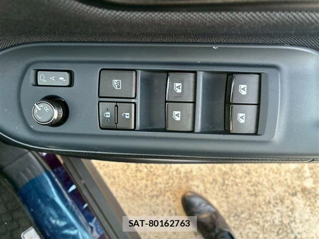 Toyota NOAH 2016-08 5874098-16