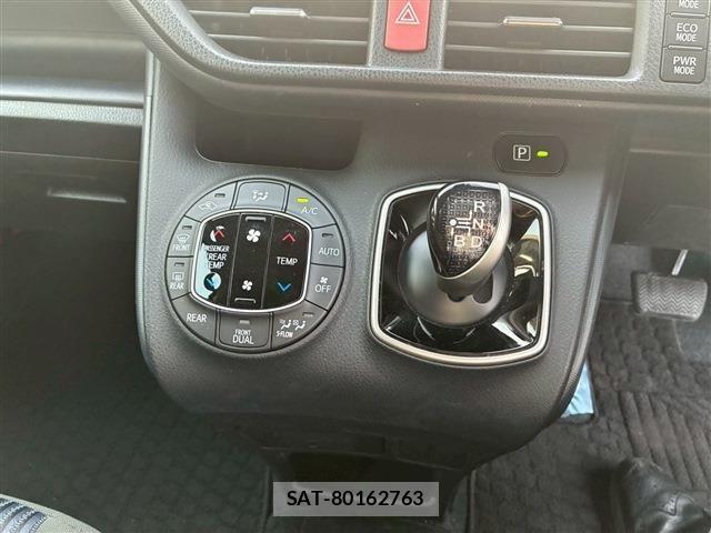 Toyota NOAH 2016-08 5874098-21